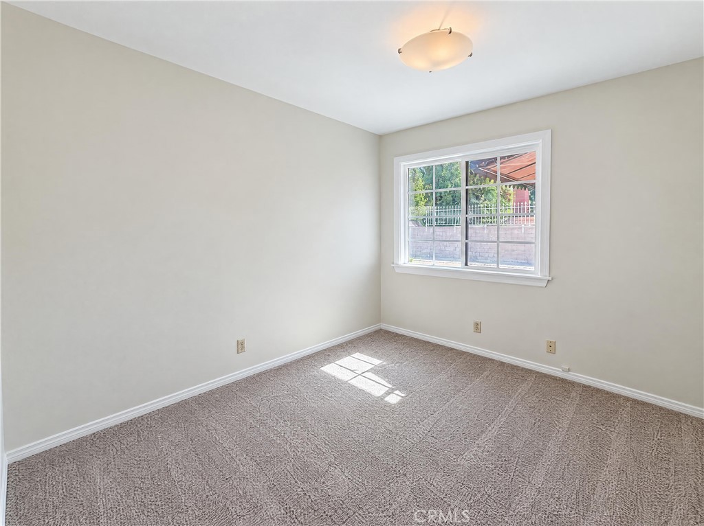1042 Whispering Oaks Property Photo 17