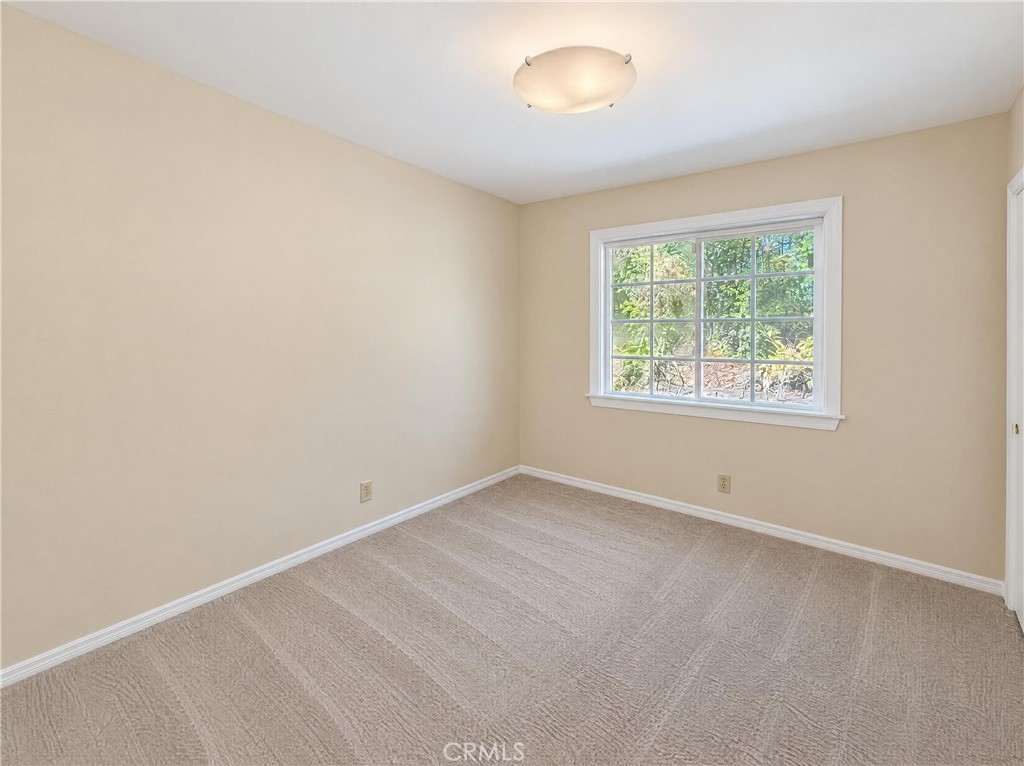 1042 Whispering Oaks Property Photo 18