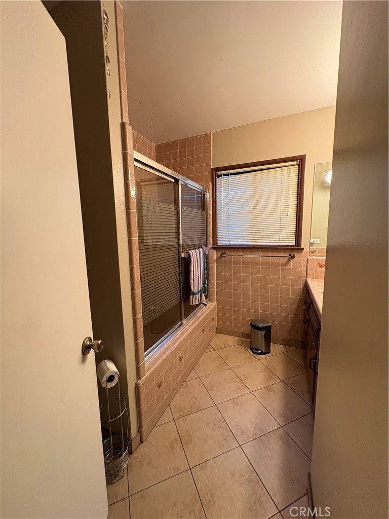 384 E 39th Property Photo 26