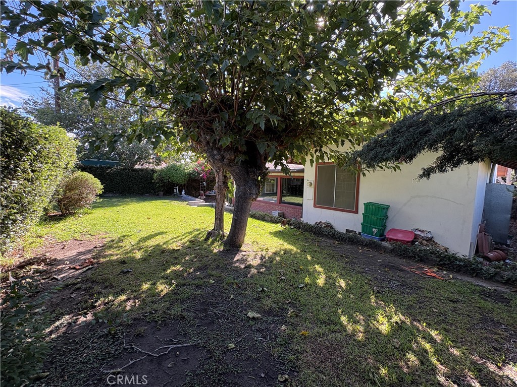 384 E 39th Property Photo 34
