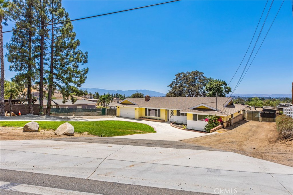4430 Crestview Property Photo 3