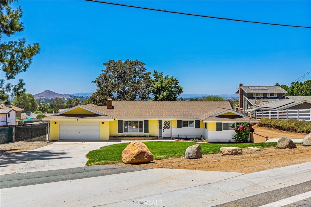 4430 Crestview Property Photo 4