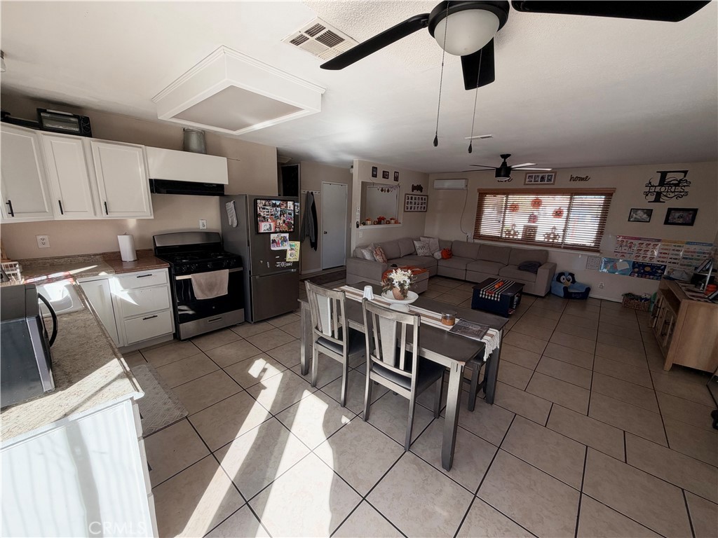 14737 Yucca Property Photo 6