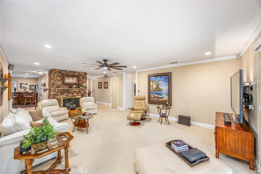 2401 Northmoor Property Photo 4