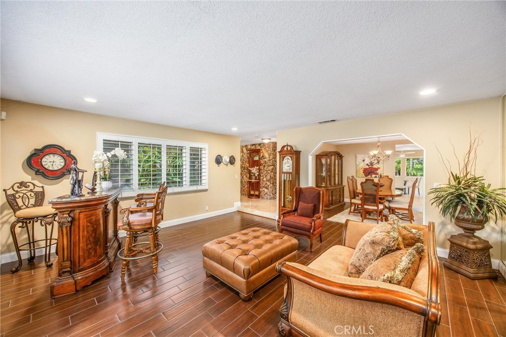 2401 Northmoor Property Photo 11
