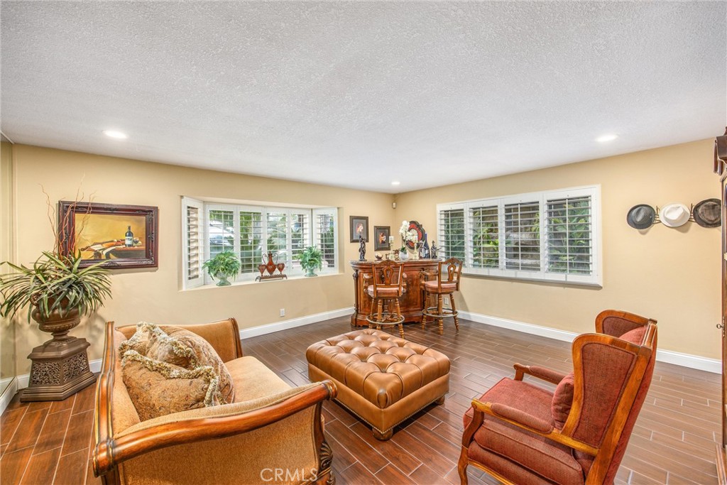 2401 Northmoor Property Photo 12