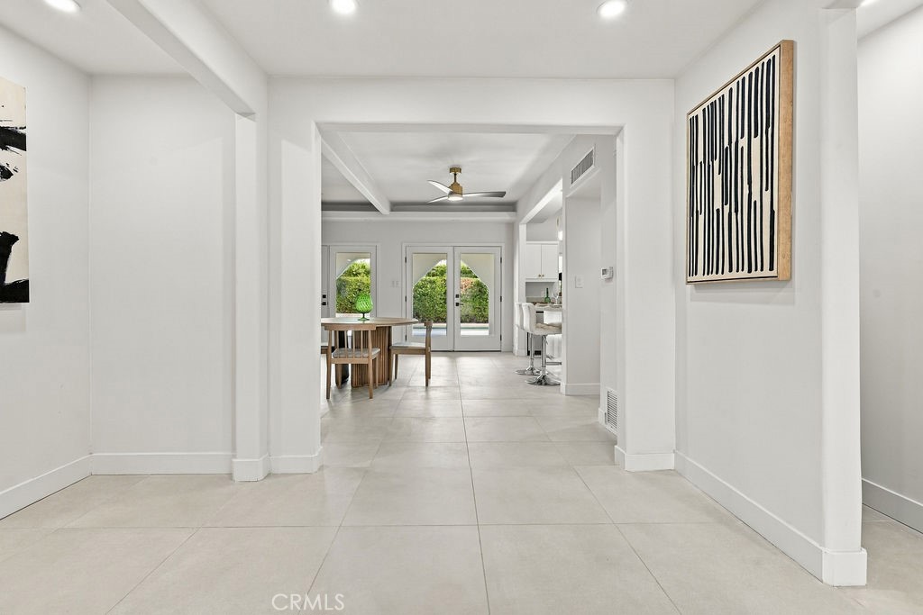 648 S Roxbury Property Photo 8