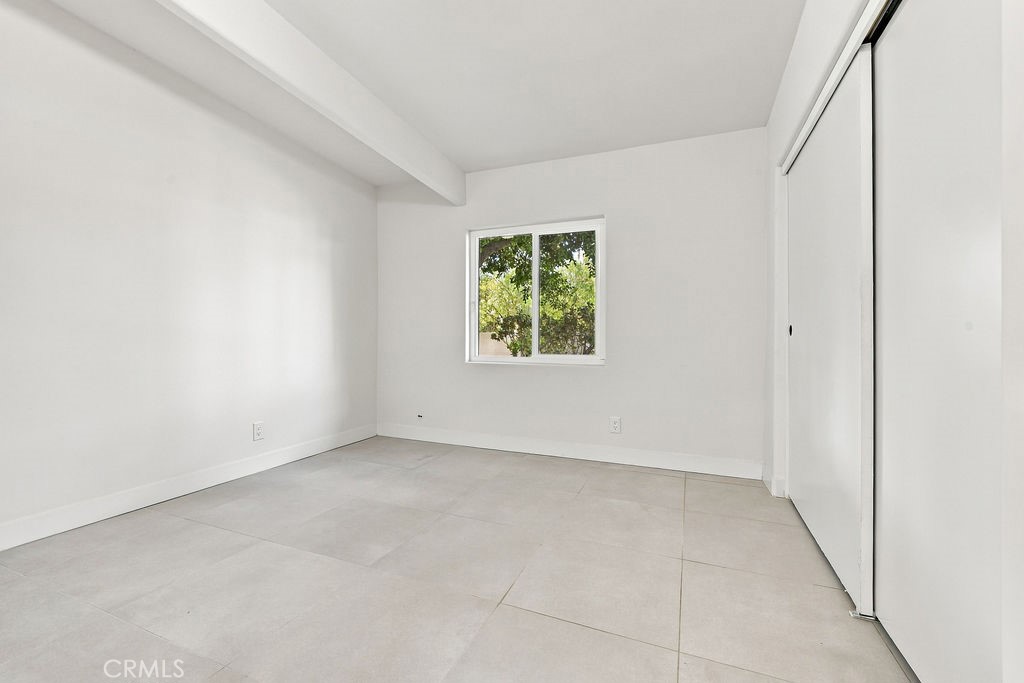 648 S Roxbury Property Photo 17