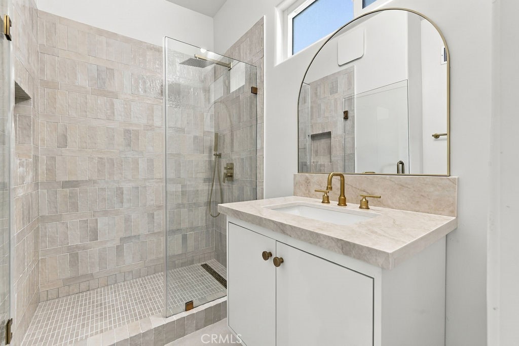 648 S Roxbury Property Photo 22