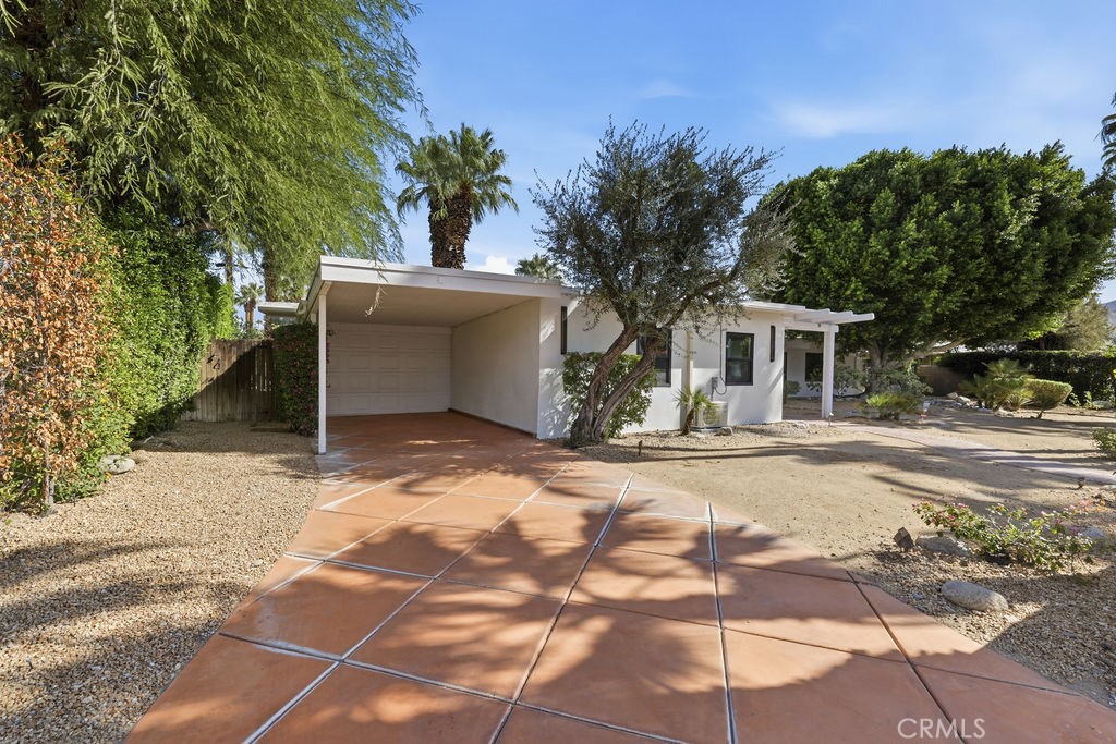 648 S Roxbury Property Photo 36