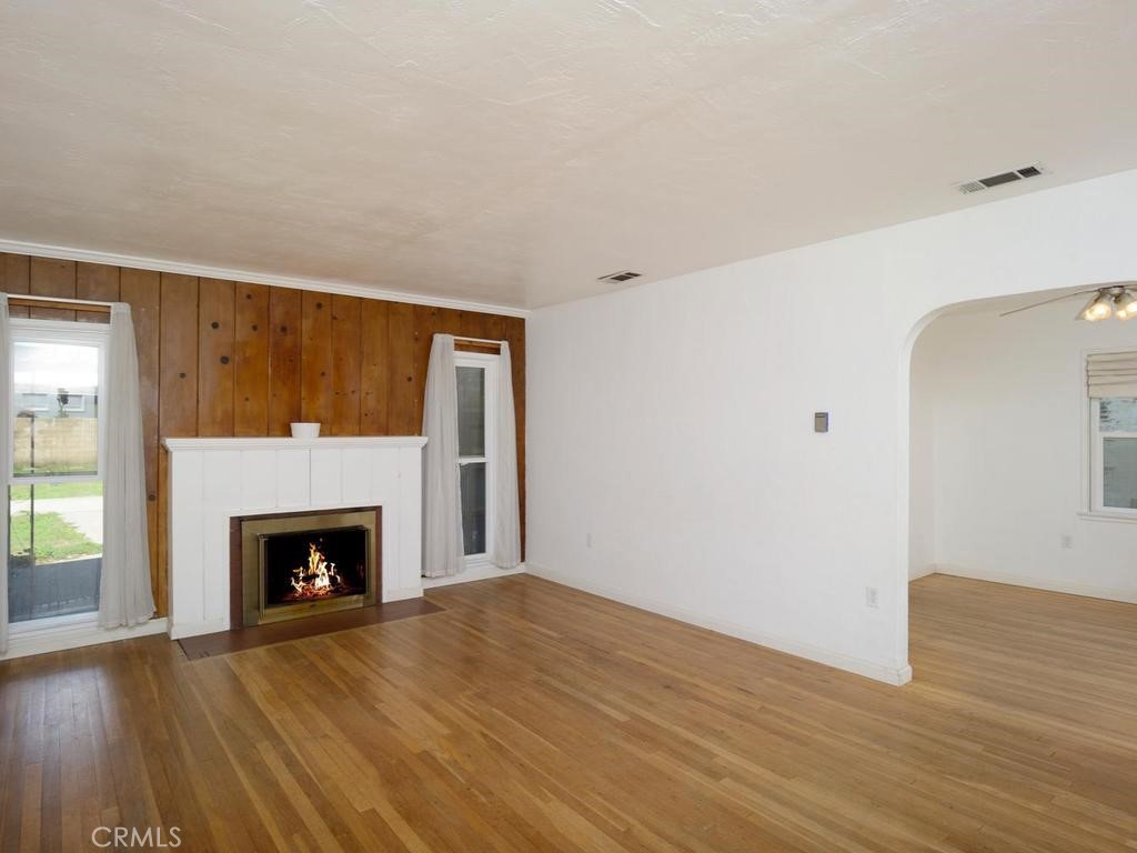 726 W Marshall Property Photo 8