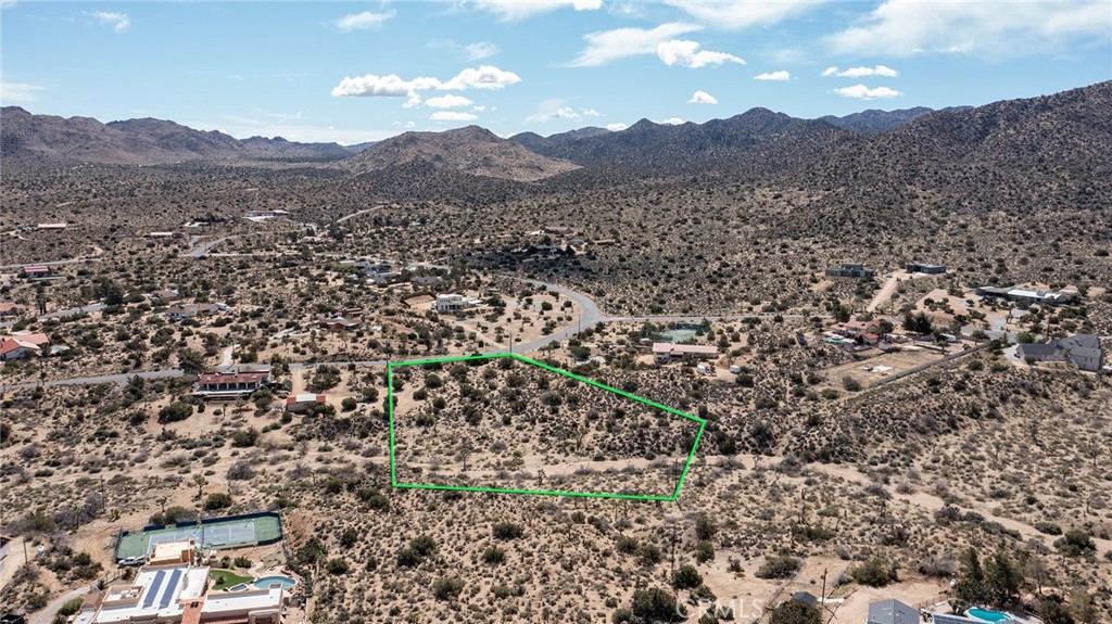 9486 Carmelita Circle Property Photo 4