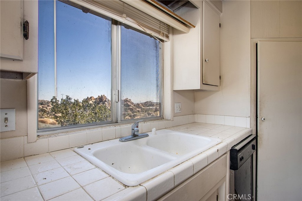 5550 Carlsbad Avenue Property Photo 27