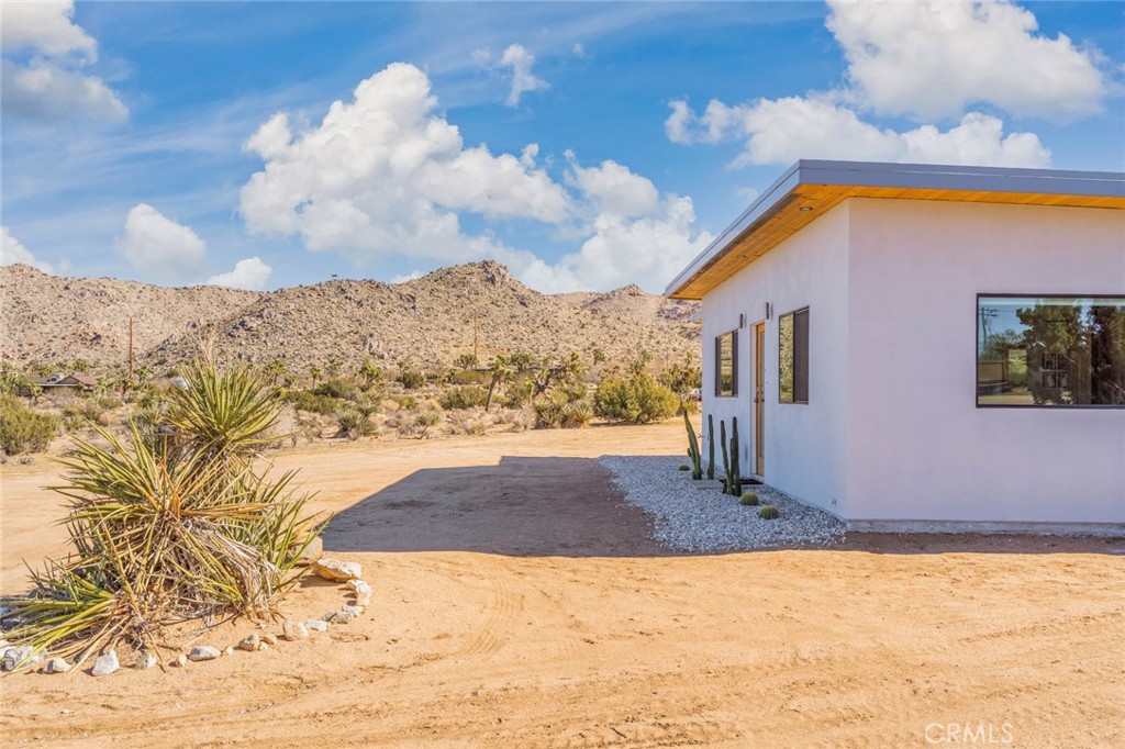 59149 Desert Gold Drive Property Photo 4