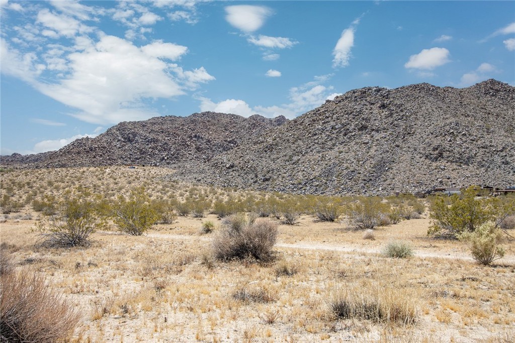 62576 Cottonwood Drive Property Photo 2