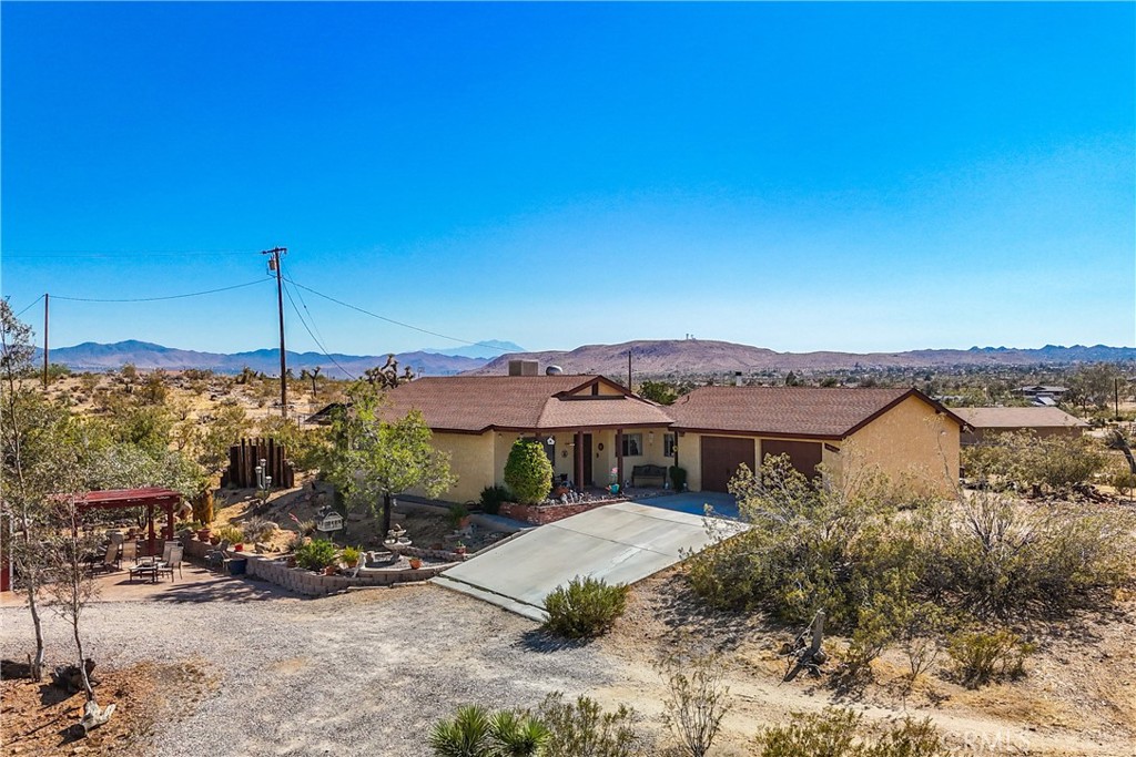 59663 Sunway Drive Property Photo 3