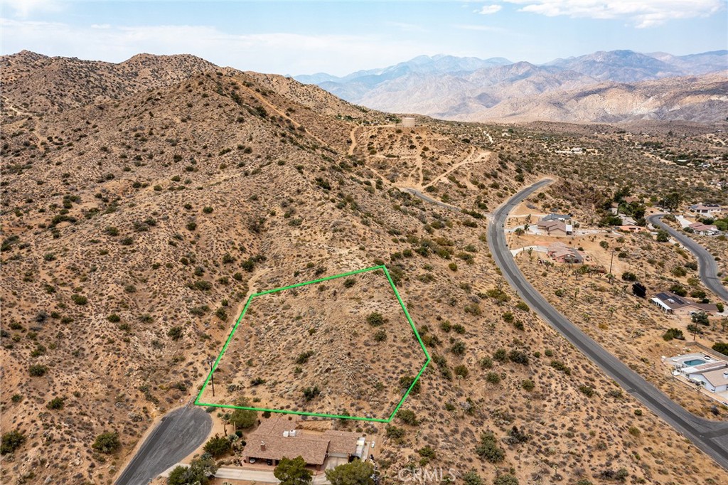 55700 Golden Bee Drive Property Photo 3