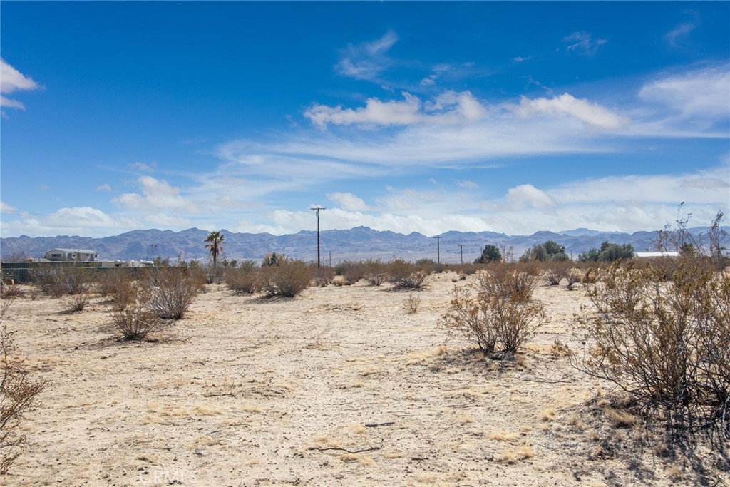 64475 Sun Mesa Road Property Photo 2
