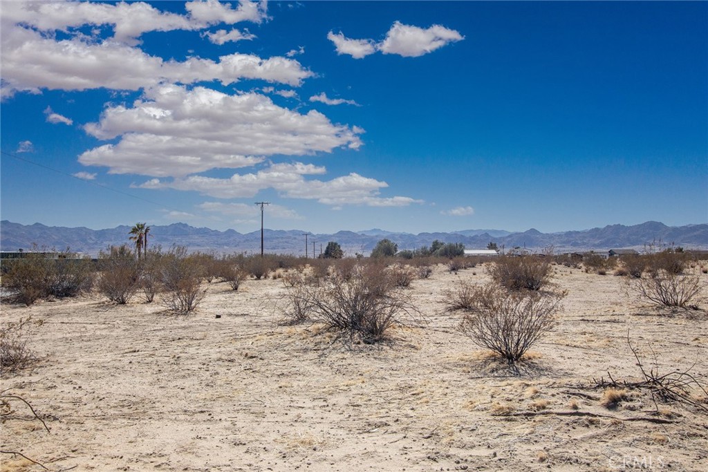 64475 Sun Mesa Road Property Photo 3