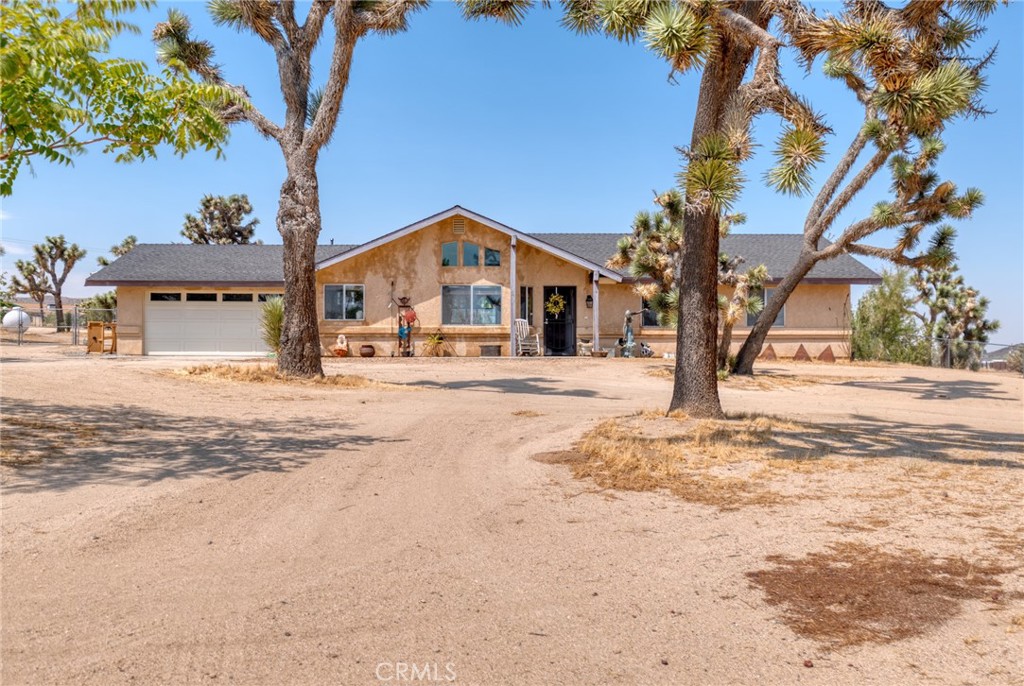 56810 Chipmunk Trail Property Photo 2