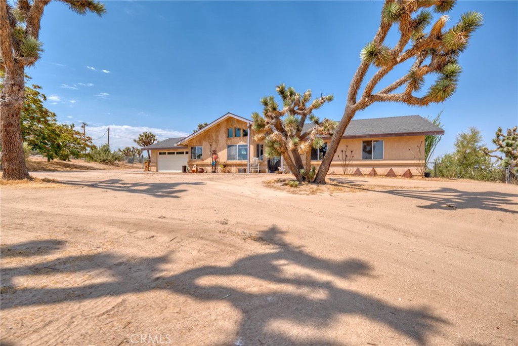56810 Chipmunk Trail Property Photo 3