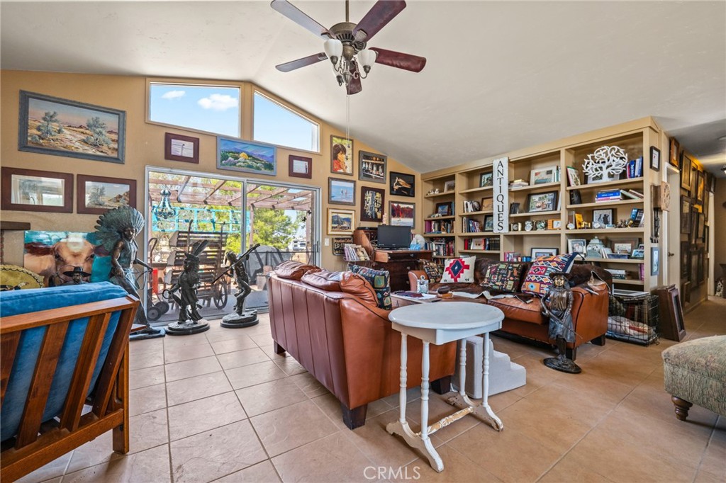 56810 Chipmunk Trail Property Photo 8