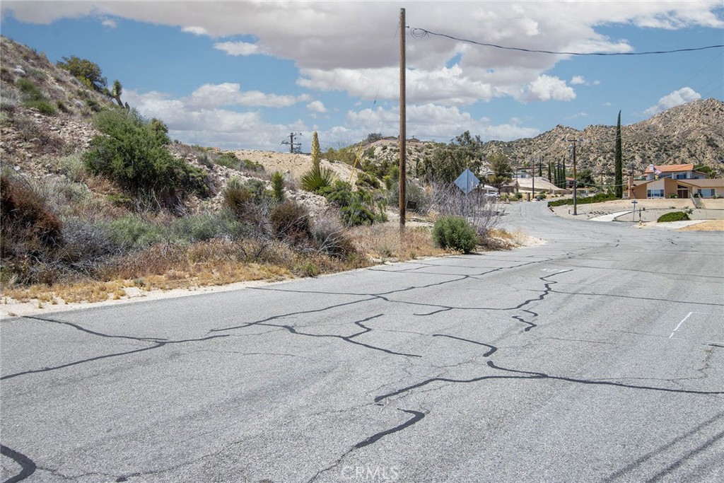54129 Pinon Drive Property Photo 8