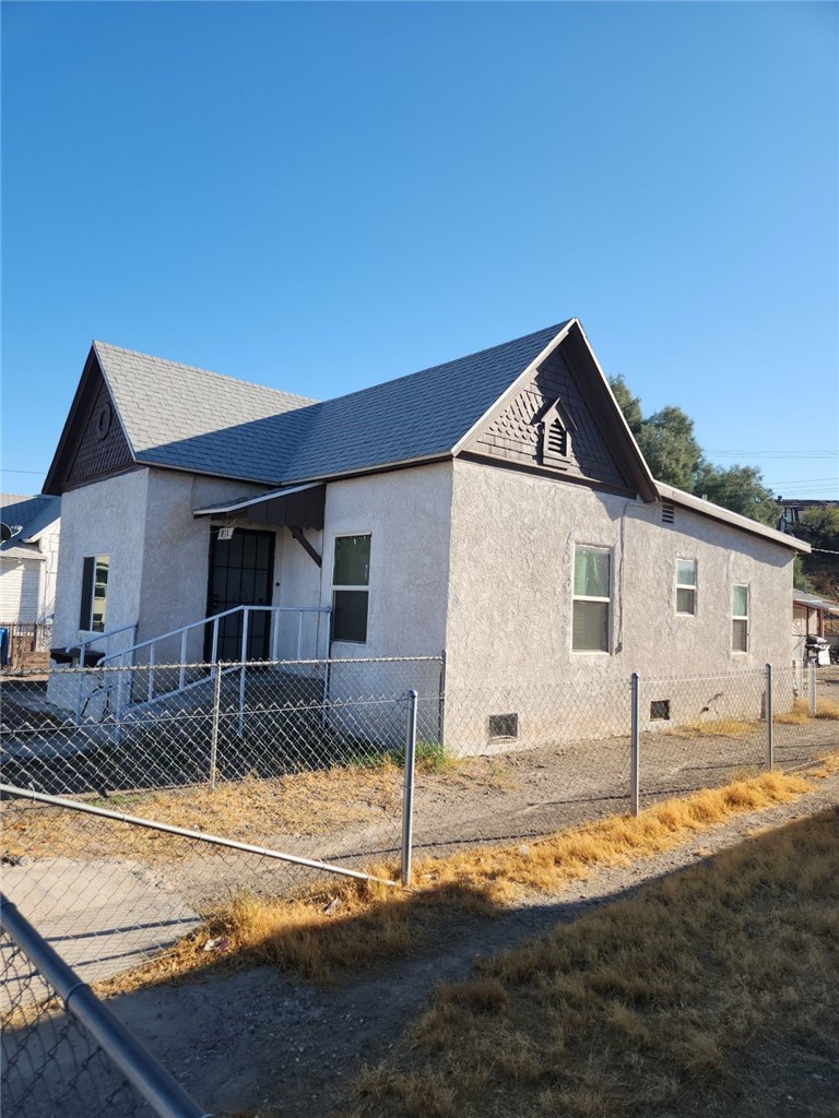 811 4th Street Property Photo