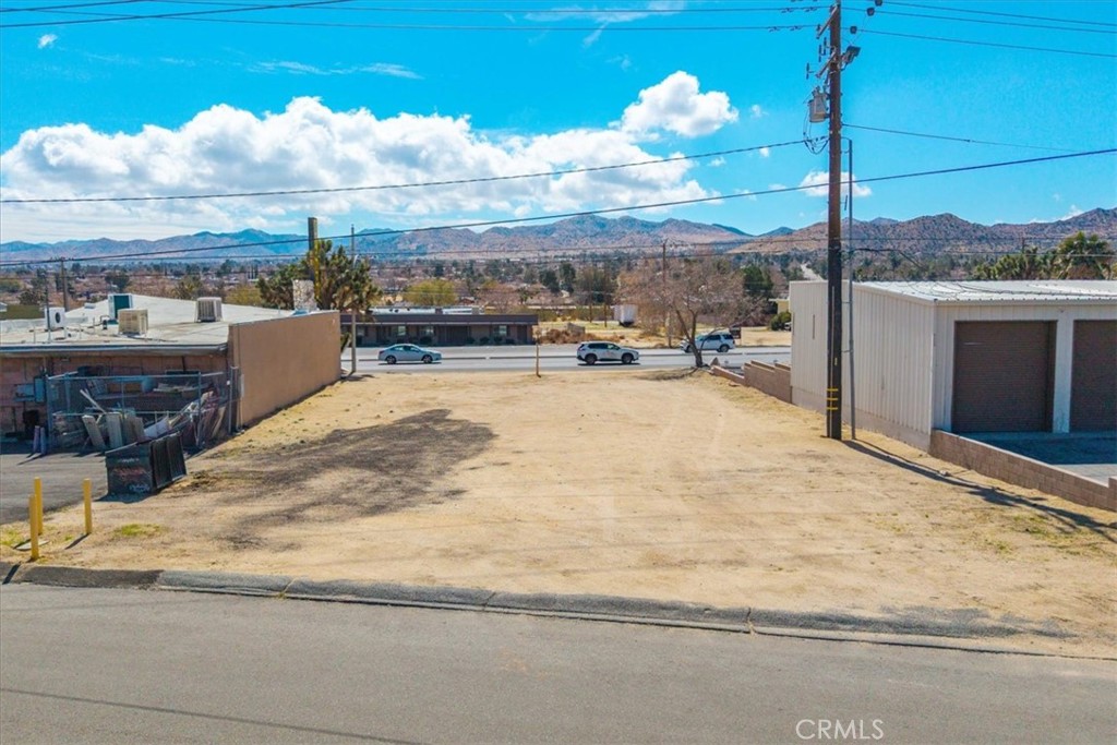 55945 Yucca Trail Property Photo 6