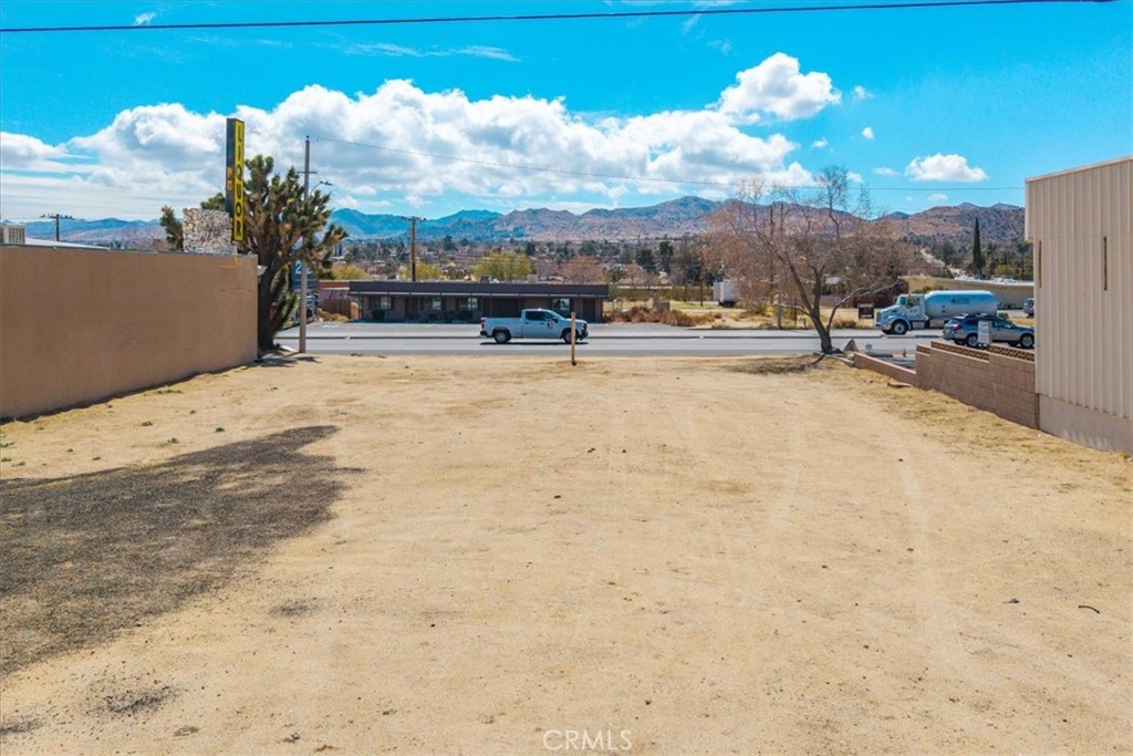 55945 Yucca Trail Property Photo 7