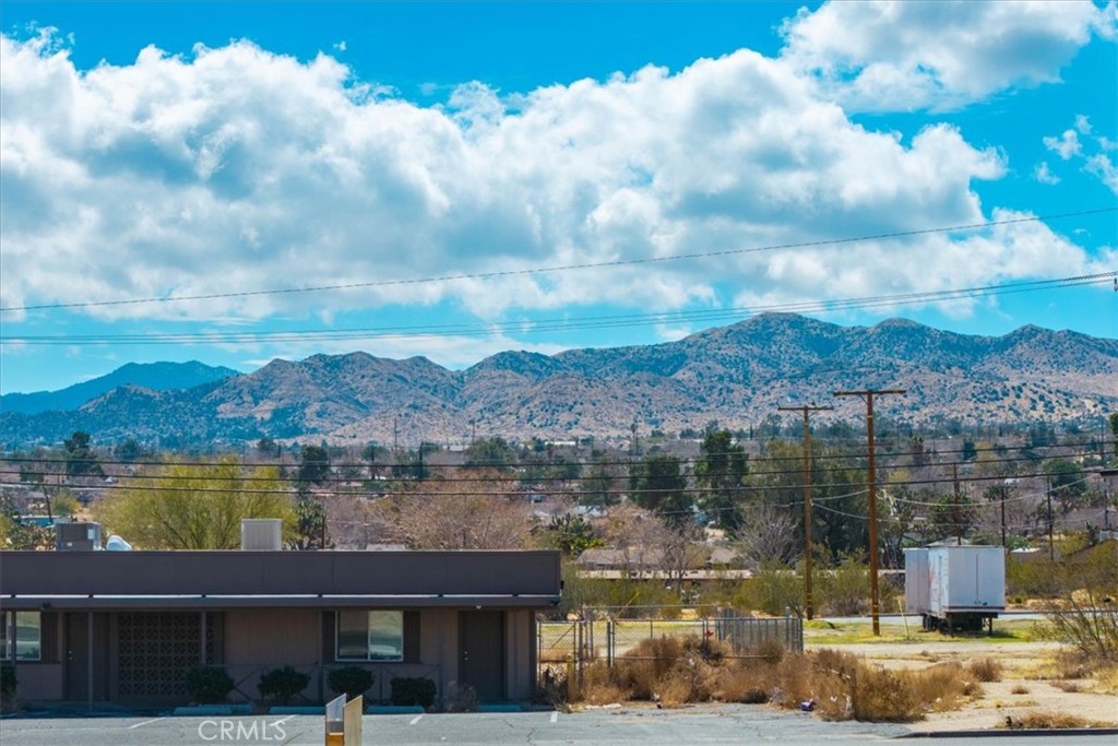 55945 Yucca Trail Property Photo 9