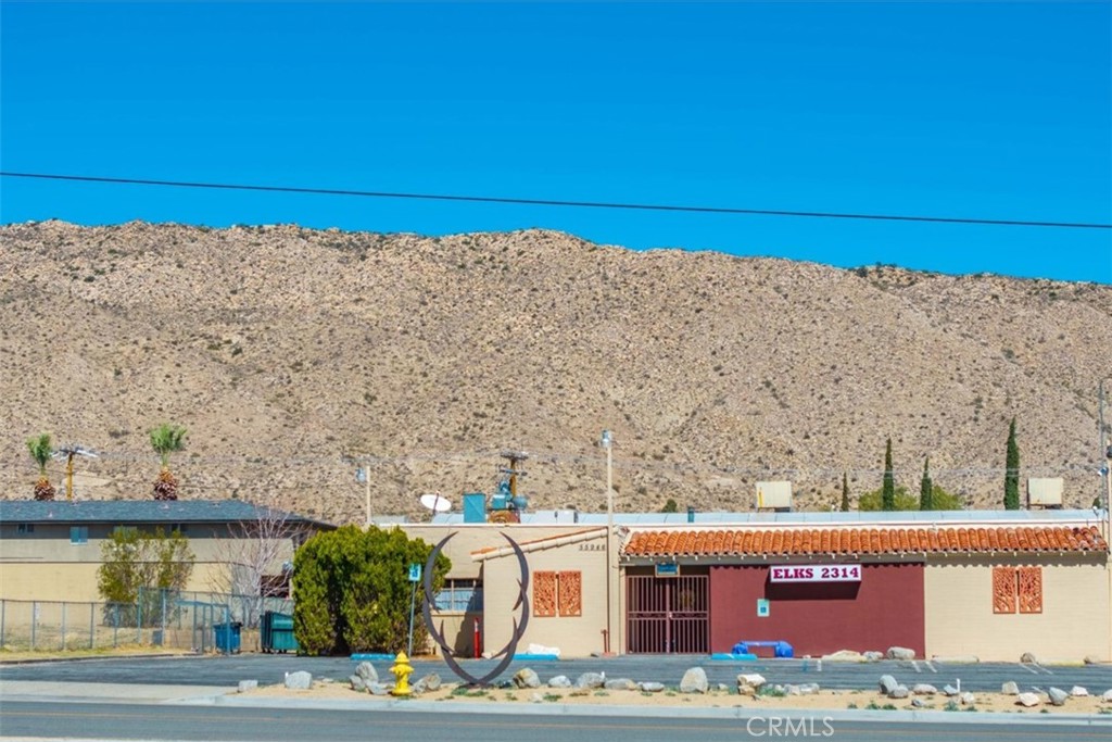 55945 Yucca Trail Property Photo 11