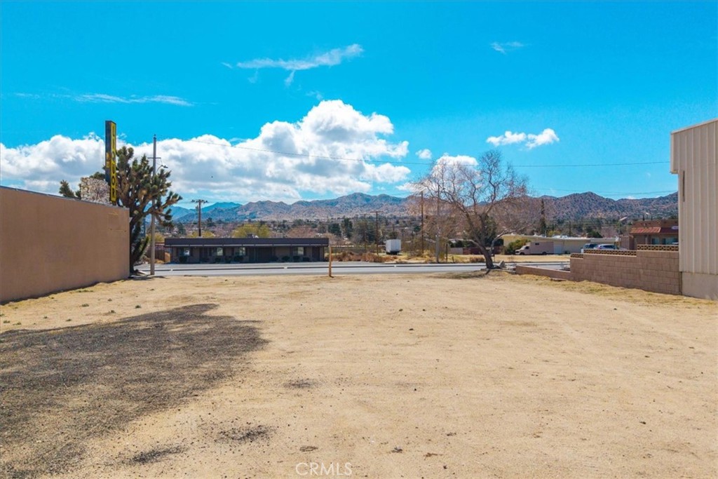 55945 Yucca Trail Property Photo 17