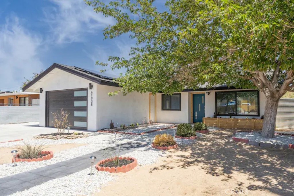61938 Oleander Drive Property Photo 1