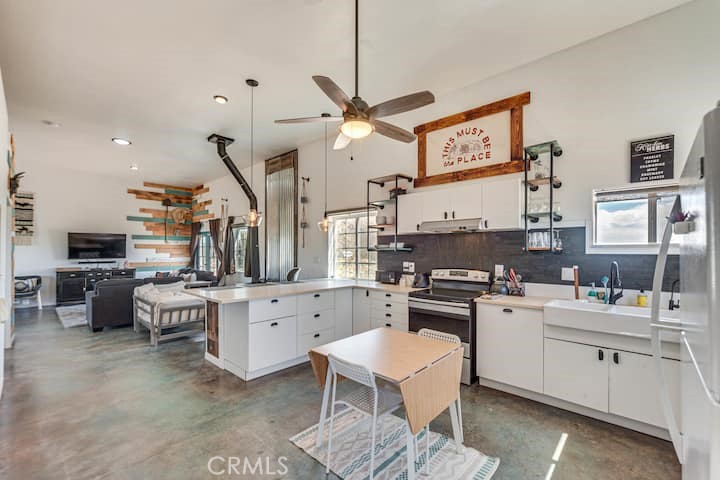 58725 Botkin Road Property Photo 9