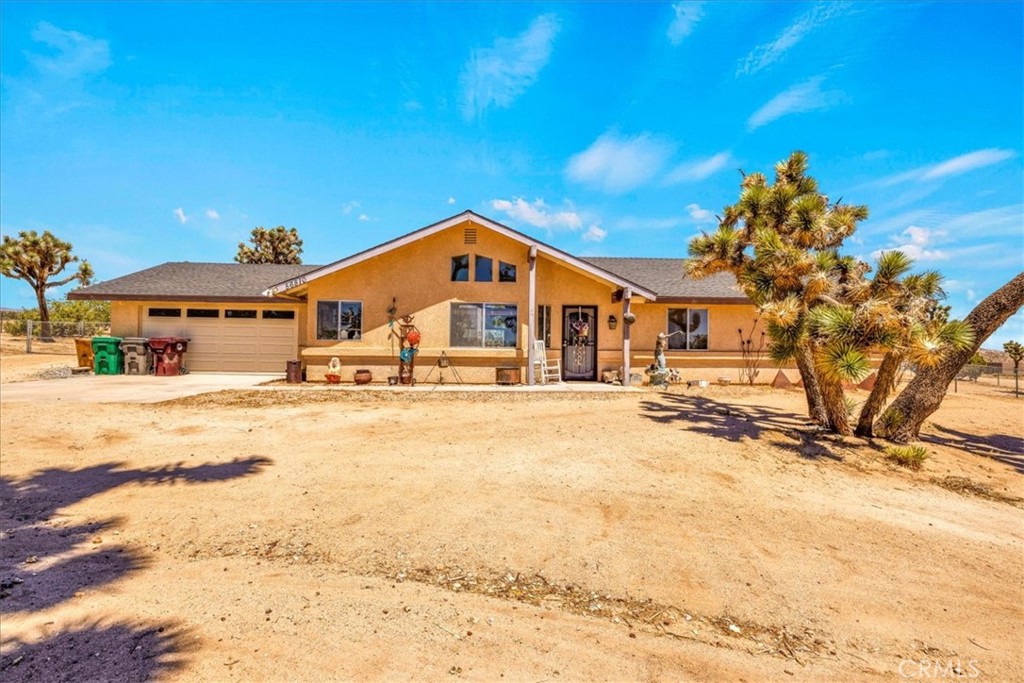 56810 Chipmunk Trail Property Photo 1