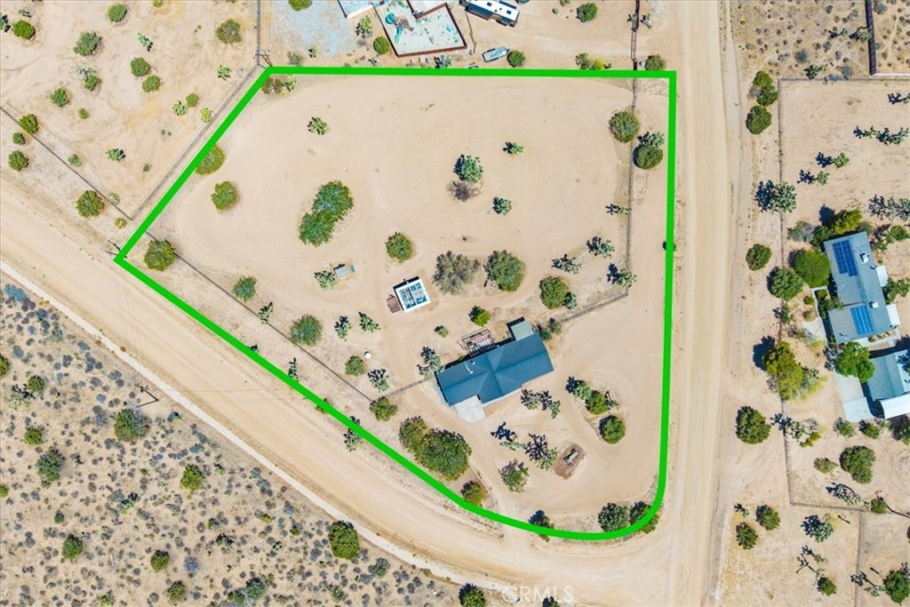 56810 Chipmunk Trail Property Photo 2