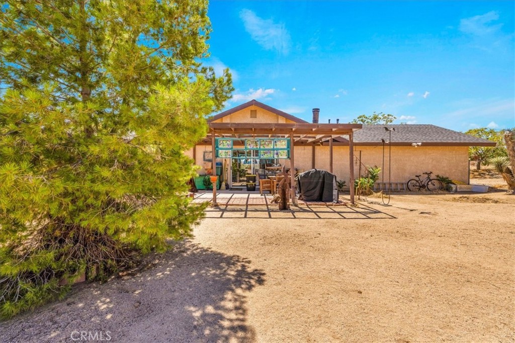 56810 Chipmunk Trail Property Photo 3
