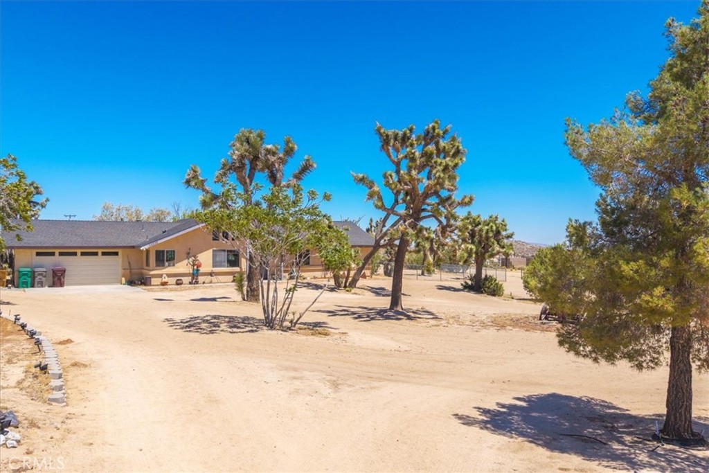 56810 Chipmunk Trail Property Photo 4