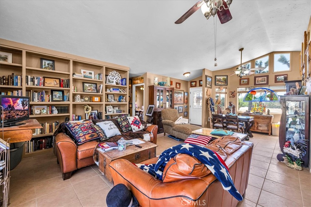56810 Chipmunk Trail Property Photo 7