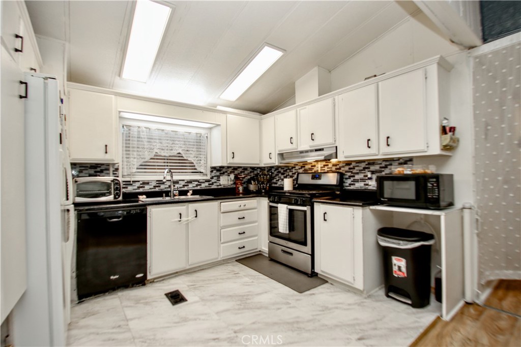 62475 29 Palms Highway 26 Property Photo 4