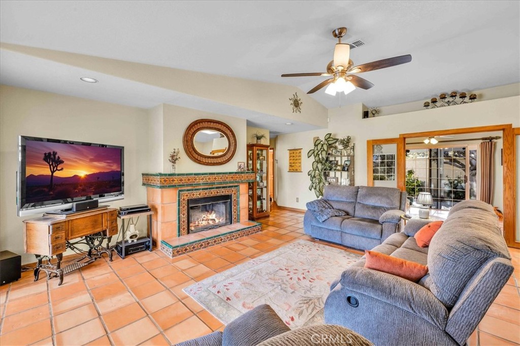 10341 Pinon Avenue Property Photo 8