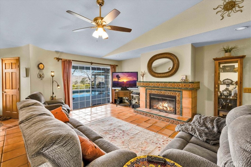 10341 Pinon Avenue Property Photo 10