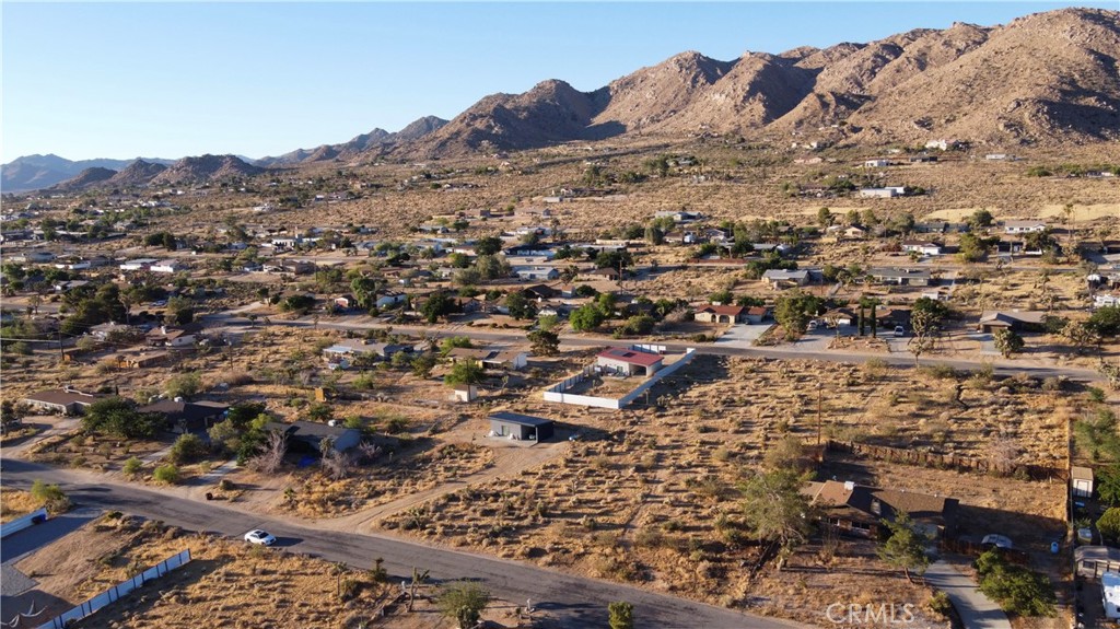 60255 Natoma Trail Property Photo 5