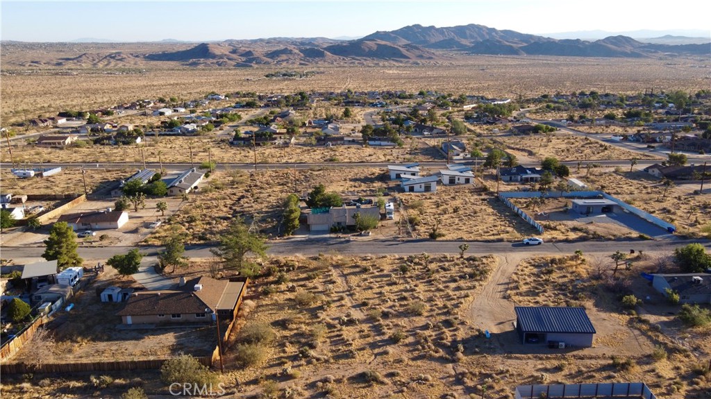 60255 Natoma Trail Property Photo 7