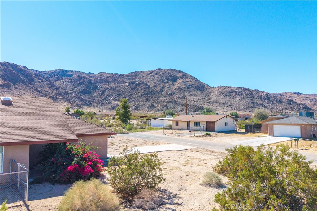 6965 49 Palms Avenue Property Photo 10