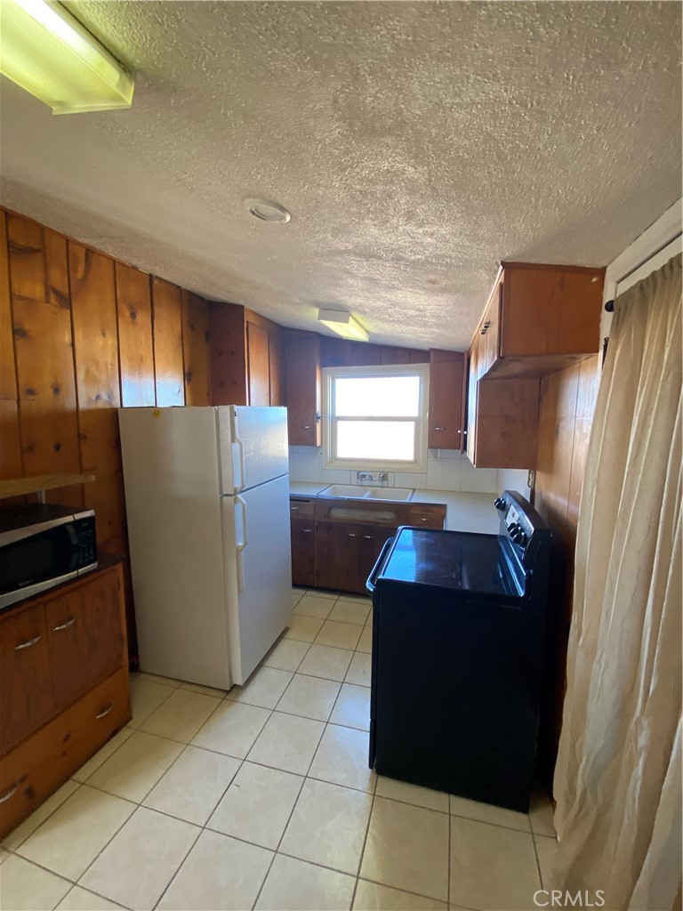 6439 Desert Knoll Avenue Property Photo 11