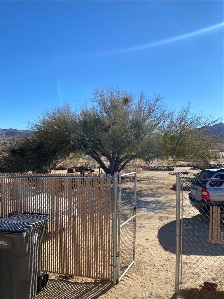 6439 Desert Knoll Avenue Property Photo 14