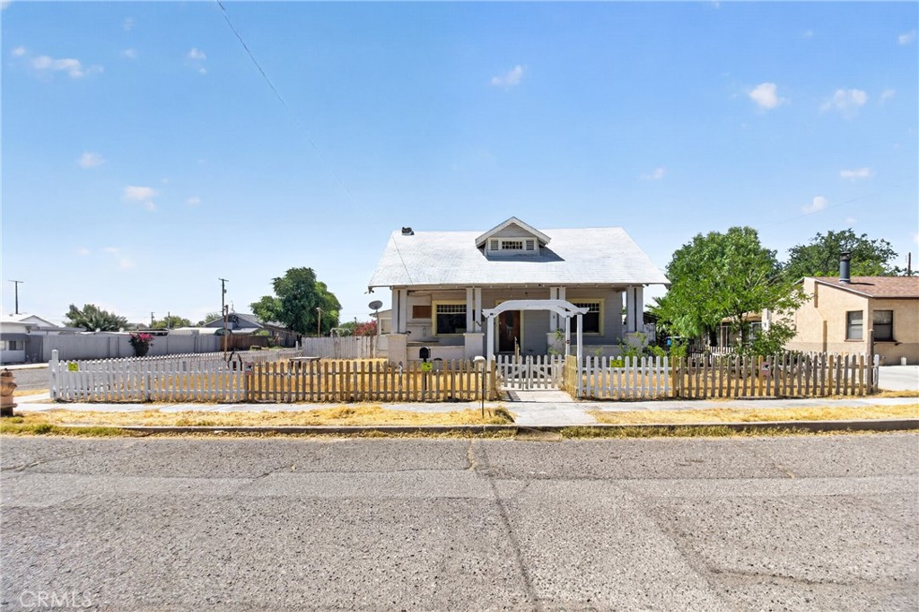 203 Walnut Street Property Photo 1