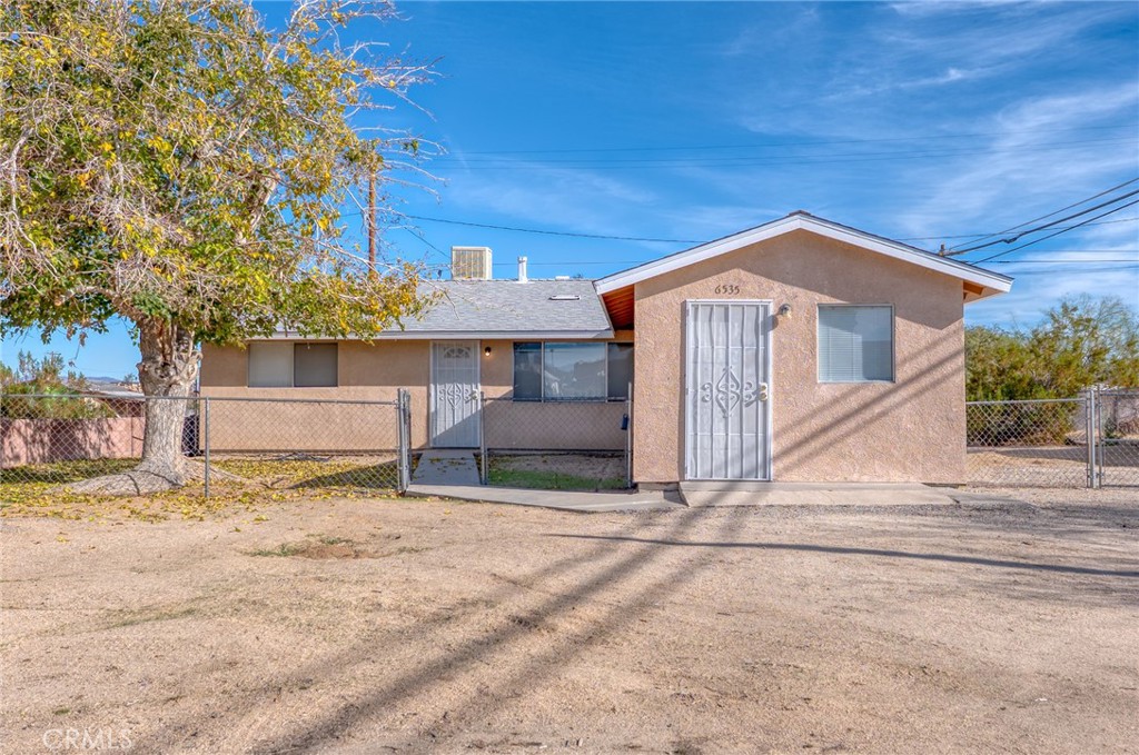 6535 El Sol Avenue Property Photo 2